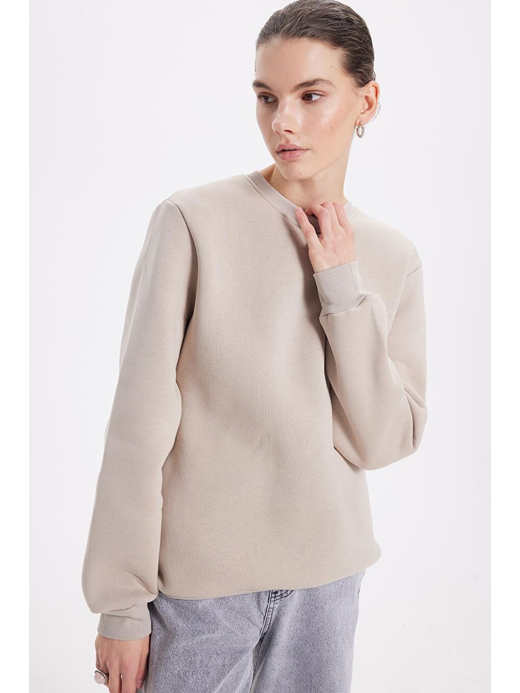 Bej Kadın Oversize Geniş Kesim Pamuklu 3 İplik İçi Polarlı Basic Taş Bisiklet Yaka Sweatshirt-5