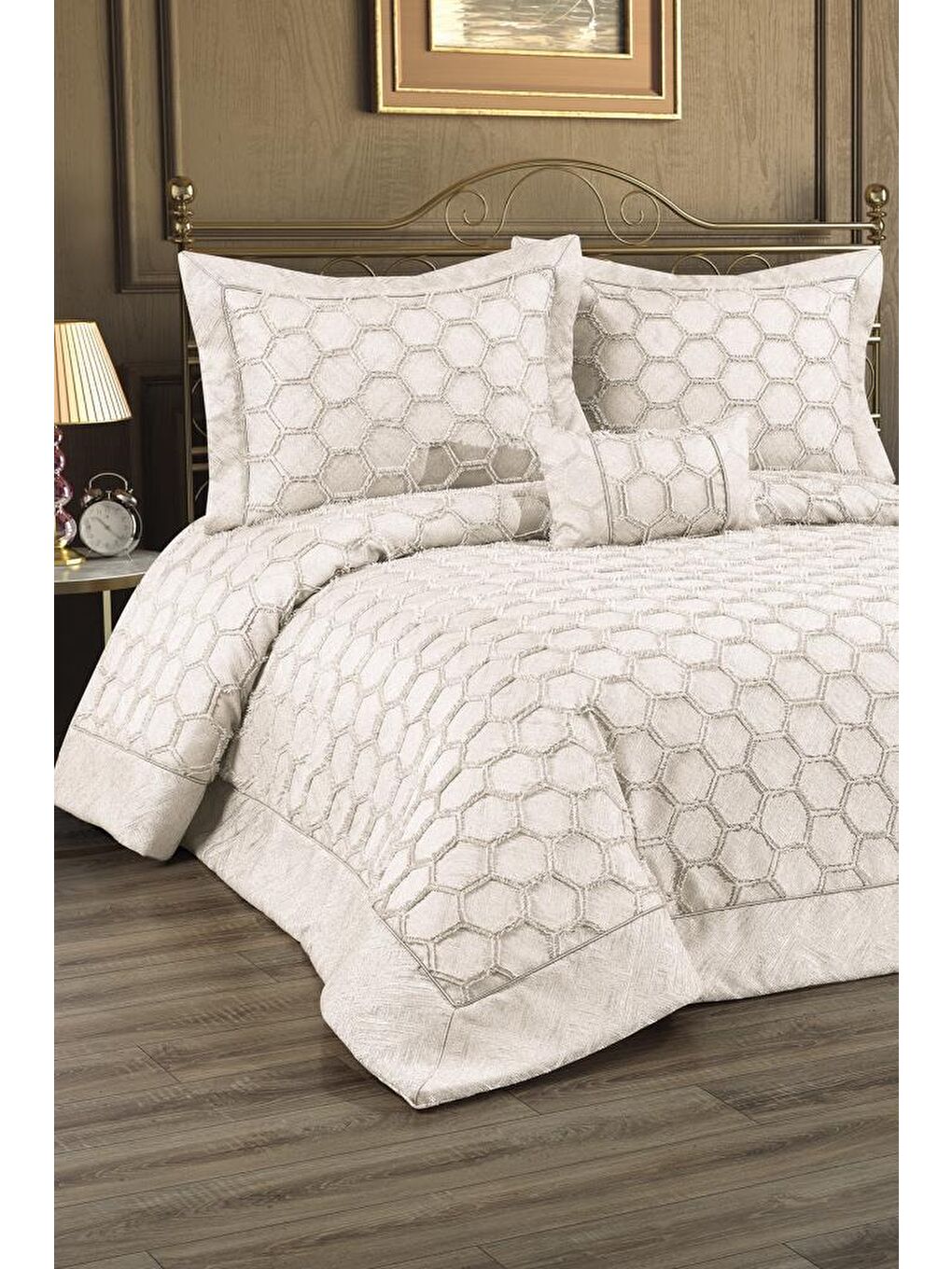 Ekru Deste Dolgulu Pamuklu Çift Kişilik Yatak Örtüsü Krem