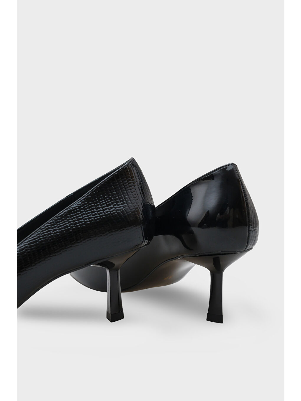 Siyah Brianne Orta Topuklu Bantlı Yılan Baskılı Hakiki Deri Astarlı Stiletto-3