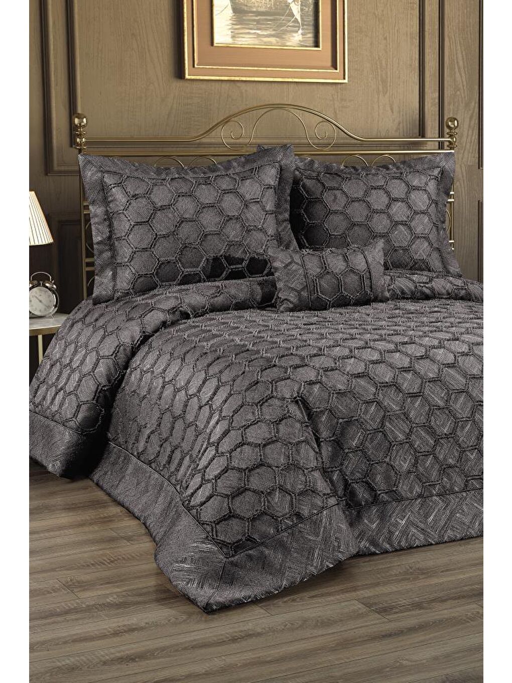 Deste Dolgulu Pamuklu Çift Kişilik Yatak Örtüsü Gri
