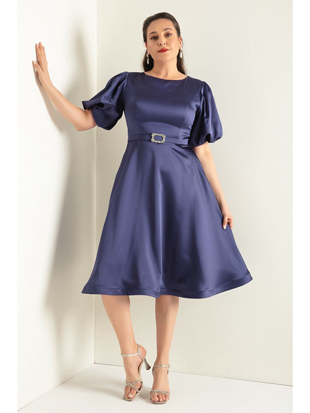 Kadın Lacivert Balon Kollu Taşlı Kemerli Büyük Beden Saten Abiye Elbise-1