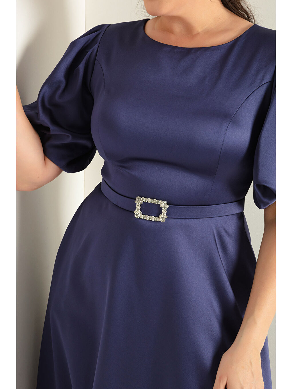 Kadın Lacivert Balon Kollu Taşlı Kemerli Büyük Beden Saten Abiye Elbise-3