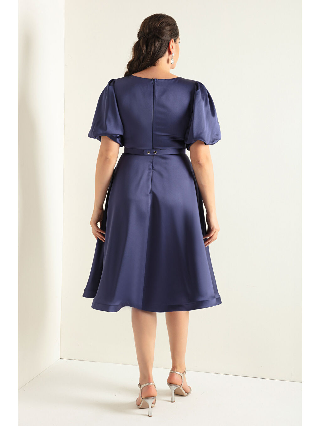 Kadın Lacivert Balon Kollu Taşlı Kemerli Büyük Beden Saten Abiye Elbise-4