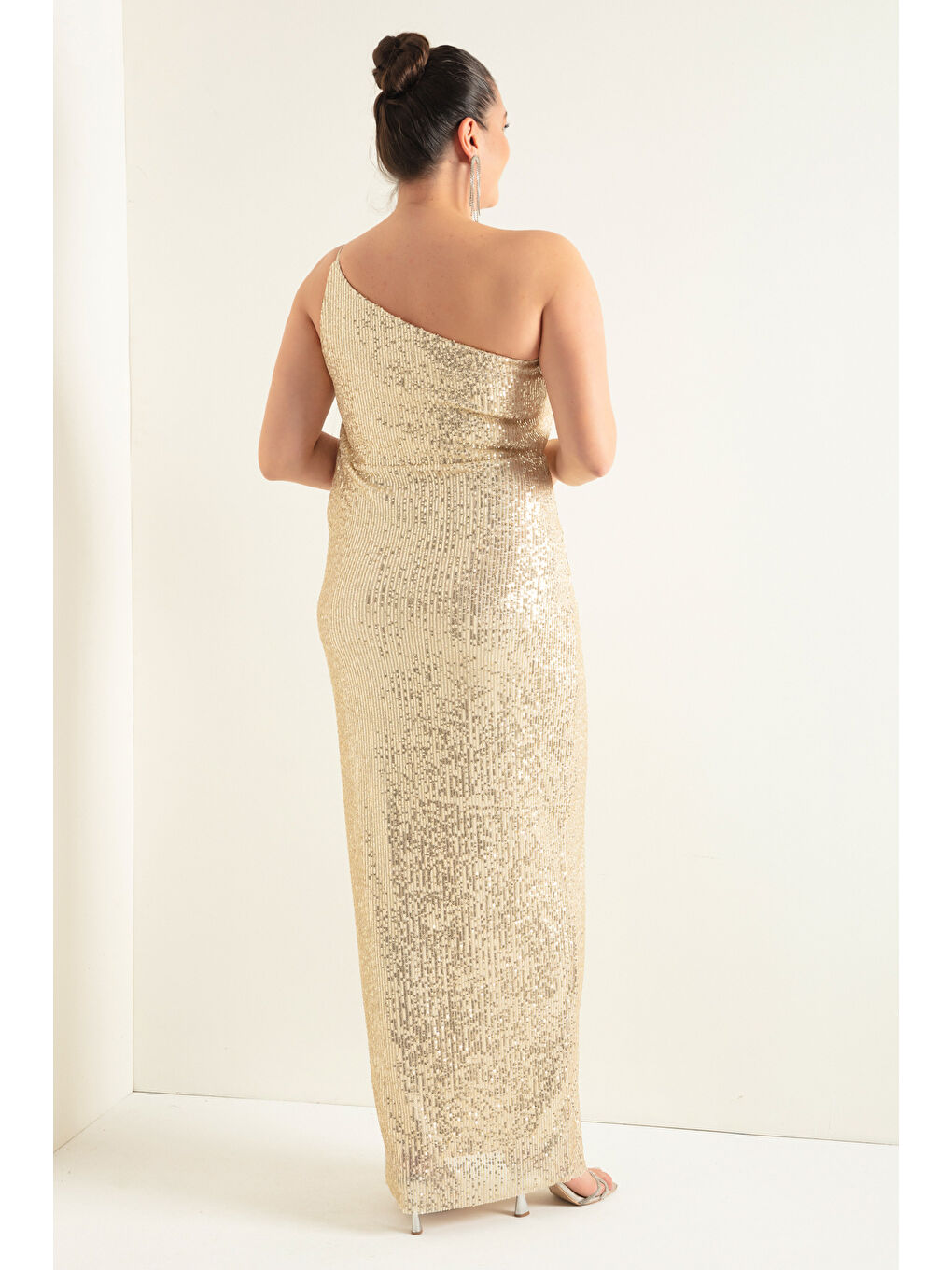 Kadın Bej Tek Omuzlu Yırtmaçlı Büyük Beden Uzun Abiye Elbise-4