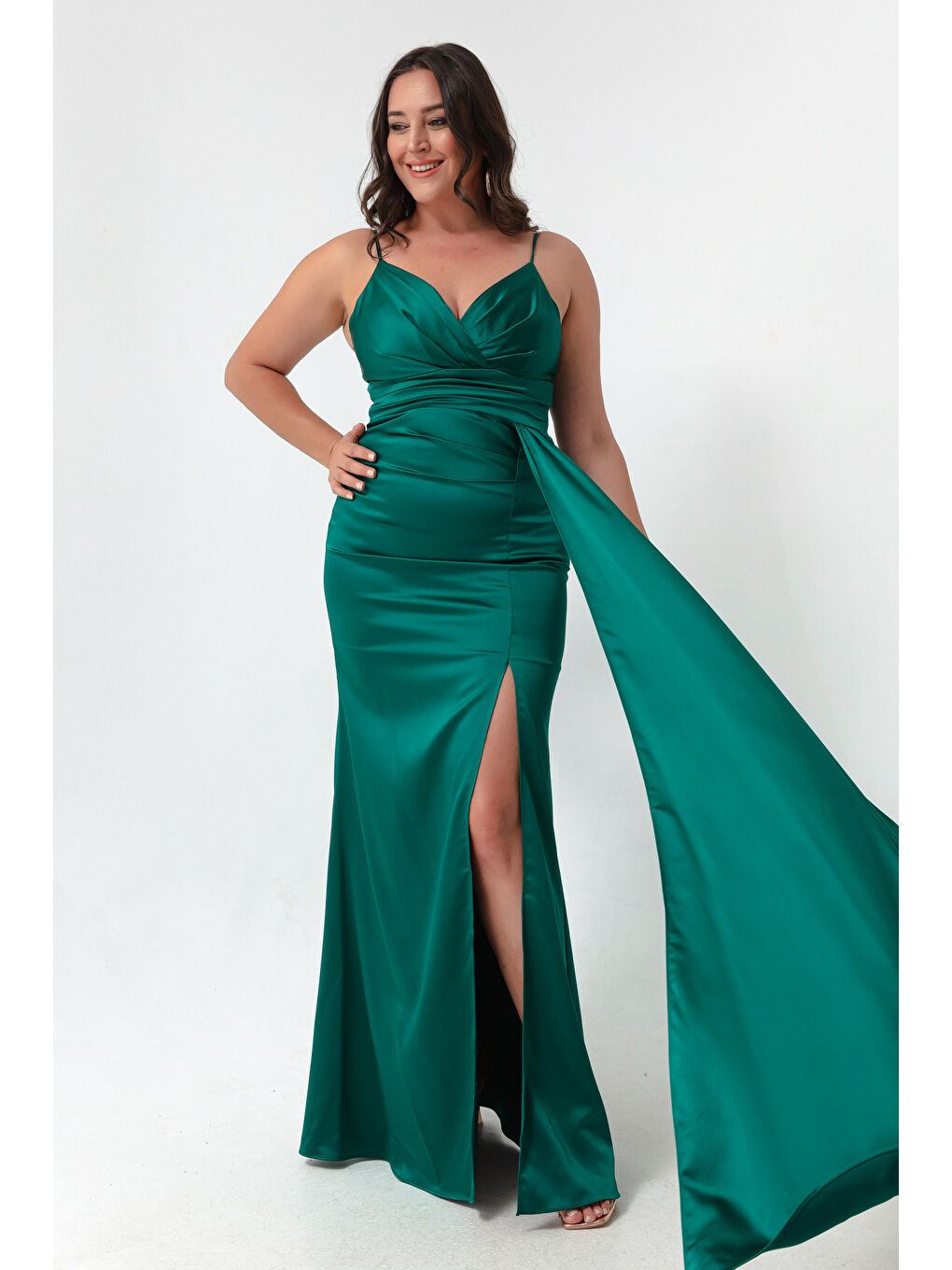 Kadın Zümrüt Yeşili Büyük Beden Uzun Saten Abiye Elbise & Mezuniyet Elbisesi-1