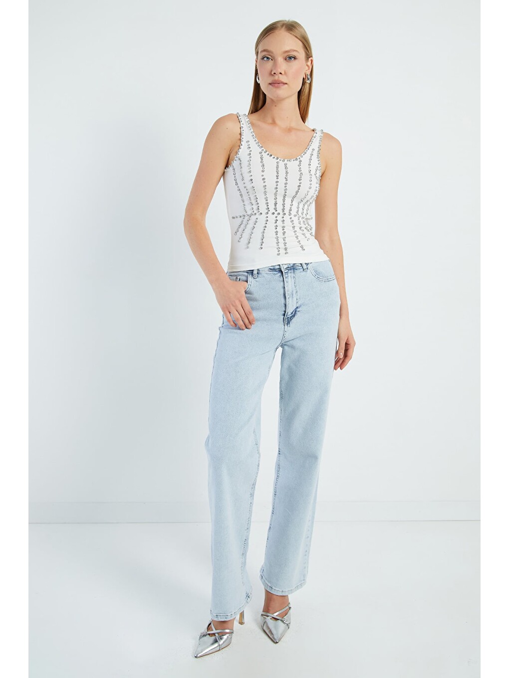 Ekru Taş İşlemeli Kalın Askılı Slim Fit Bluz-4