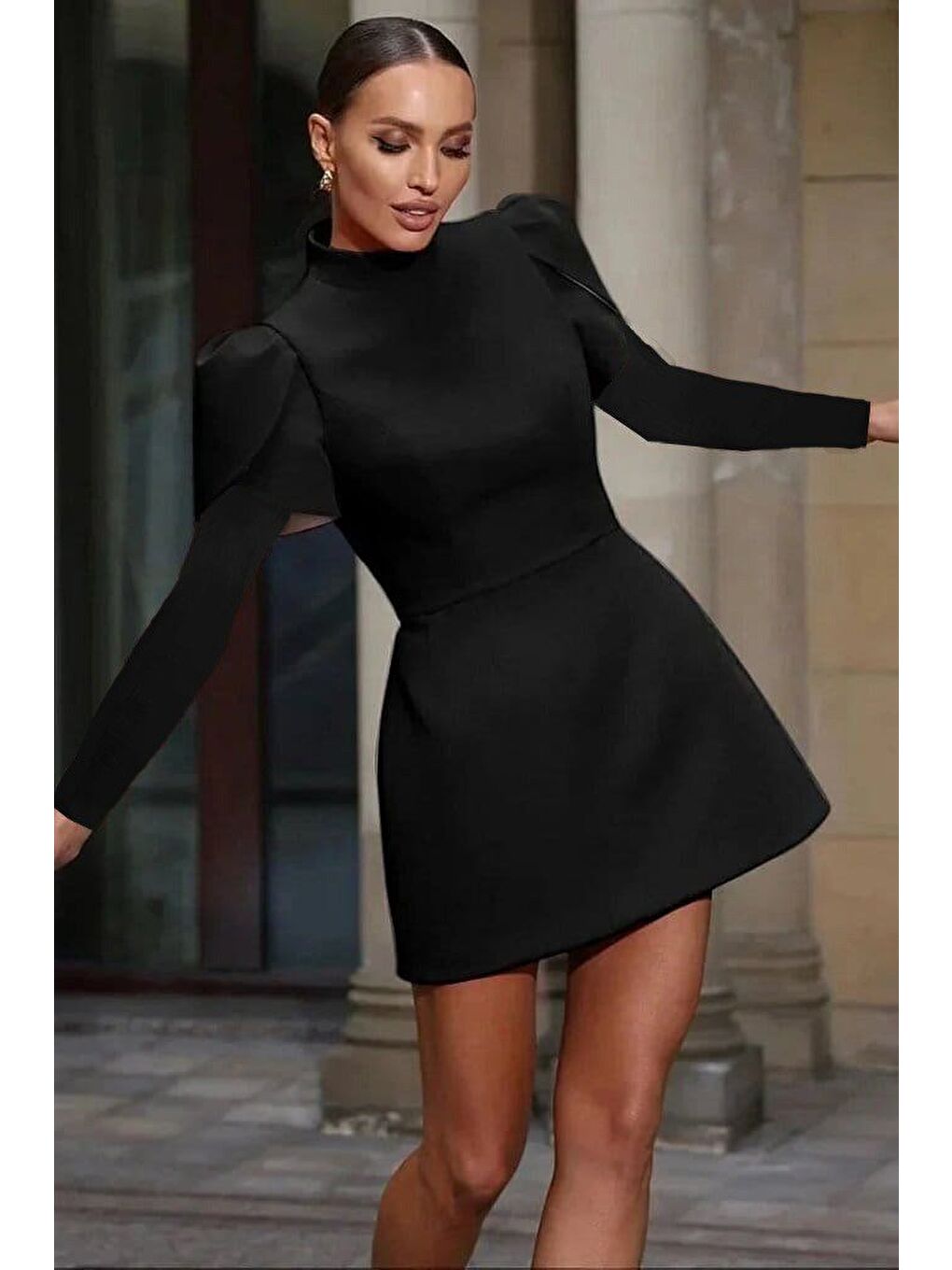 Siyah Kadın Uzun Kollu Yarı Balıkçı Yaka Arkadan Kurdela Detaylı Mini Atlas Elbise