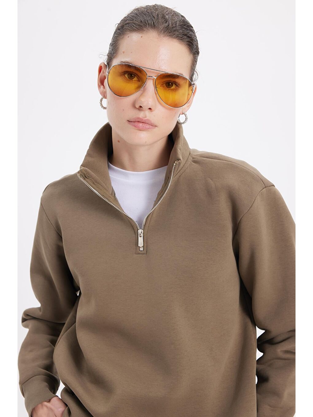 Kadın Relax Fit Rahat Kesim Pamuklu İçi Polarlı Yarım Fermuarlı Haki Dik Yaka Sweatshirt