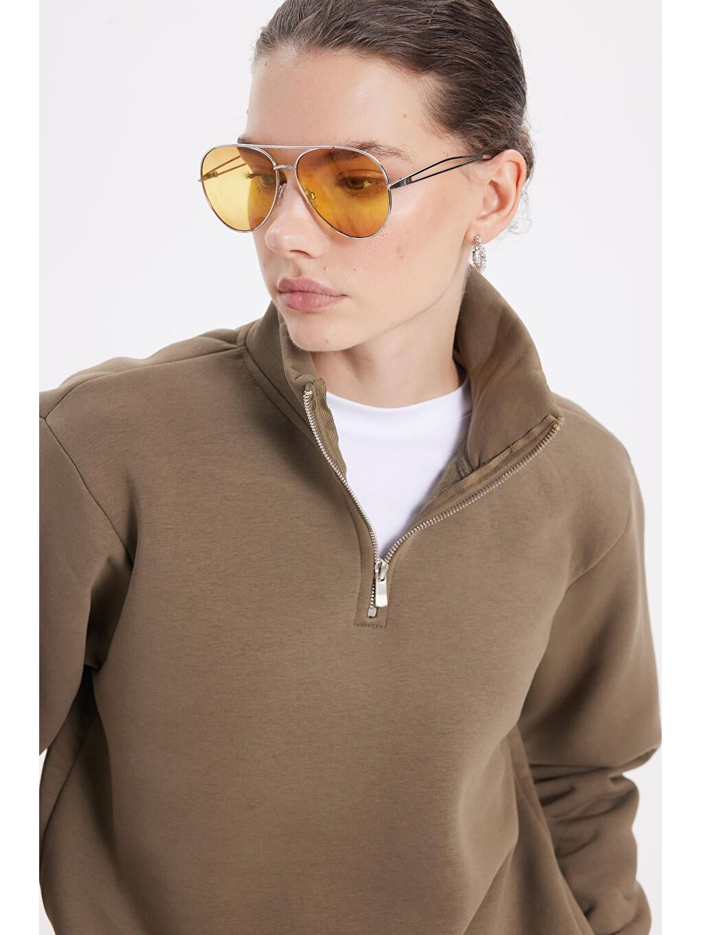 Kadın Relax Fit Rahat Kesim Pamuklu İçi Polarlı Yarım Fermuarlı Haki Dik Yaka Sweatshirt-4