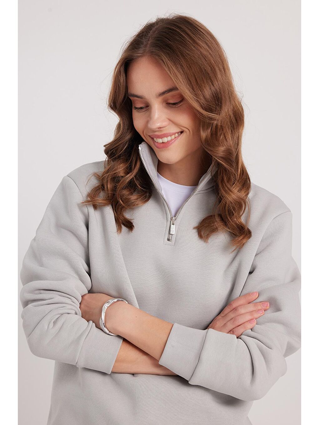 Bej Kadın Relax Fit Rahat Kesim Pamuklu İçi Polarlı Yarım Fermuarlı Taş Renk Dik Yaka Sweatshirt-1