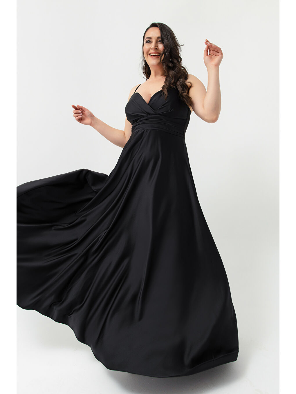 Kadın Siyah İp Askılı Büyük Beden Saten Uzun Abiye & Mezuniyet Elbisesi