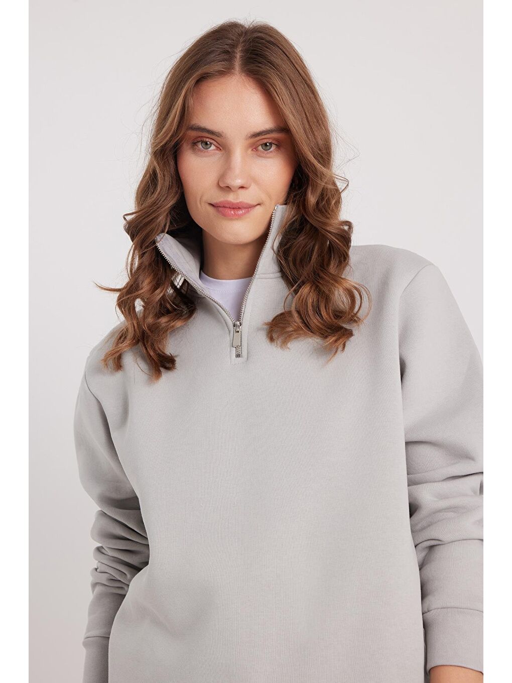 Bej Kadın Relax Fit Rahat Kesim Pamuklu İçi Polarlı Yarım Fermuarlı Taş Renk Dik Yaka Sweatshirt-3