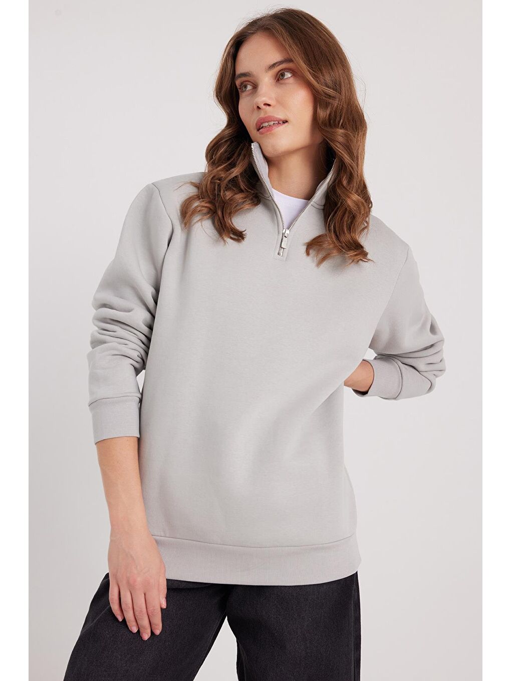 Bej Kadın Relax Fit Rahat Kesim Pamuklu İçi Polarlı Yarım Fermuarlı Taş Renk Dik Yaka Sweatshirt-4