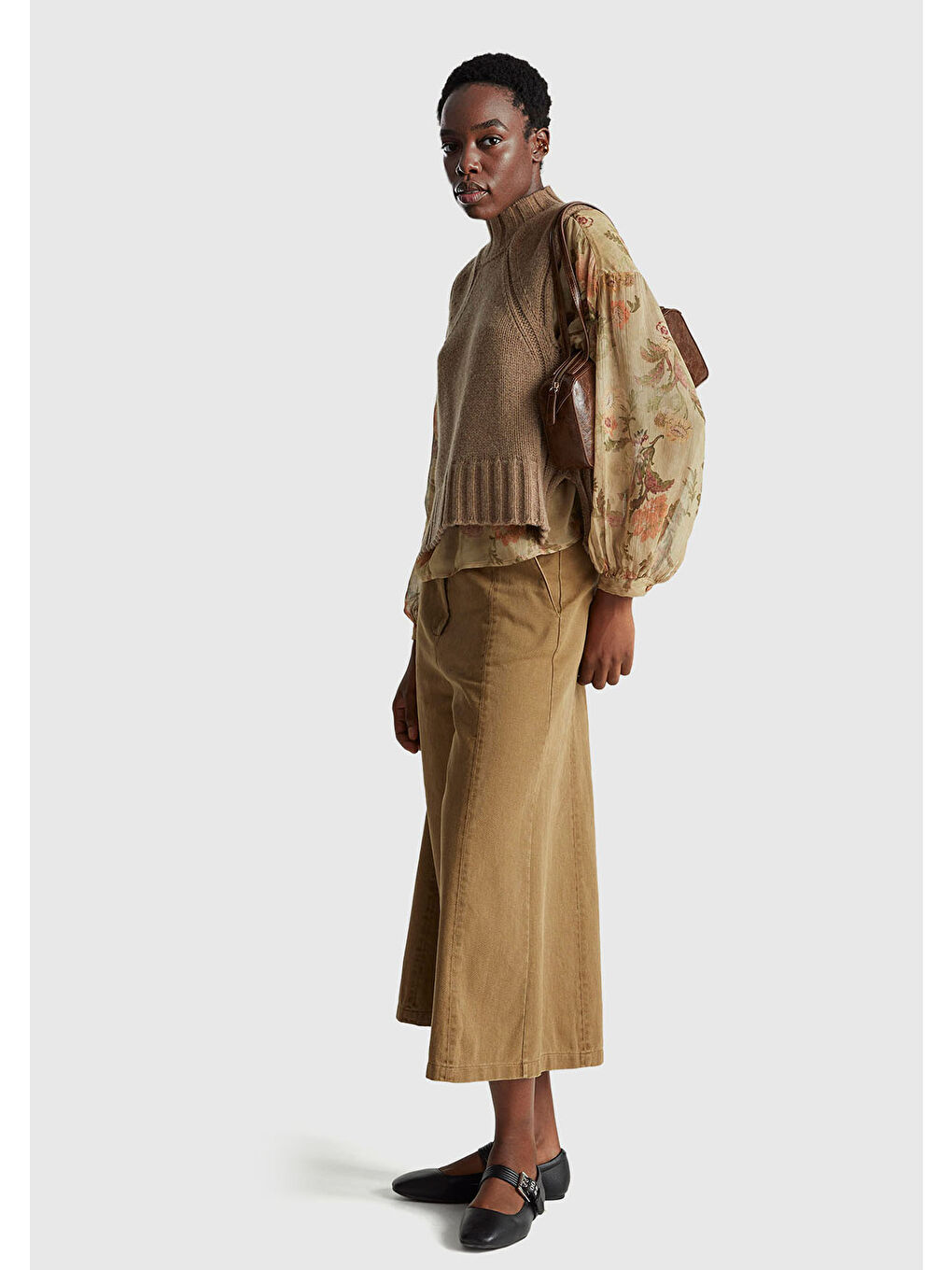 Kadın Bej %100 Viskoz Çiçek Desenli Dökümlü Bluz-4