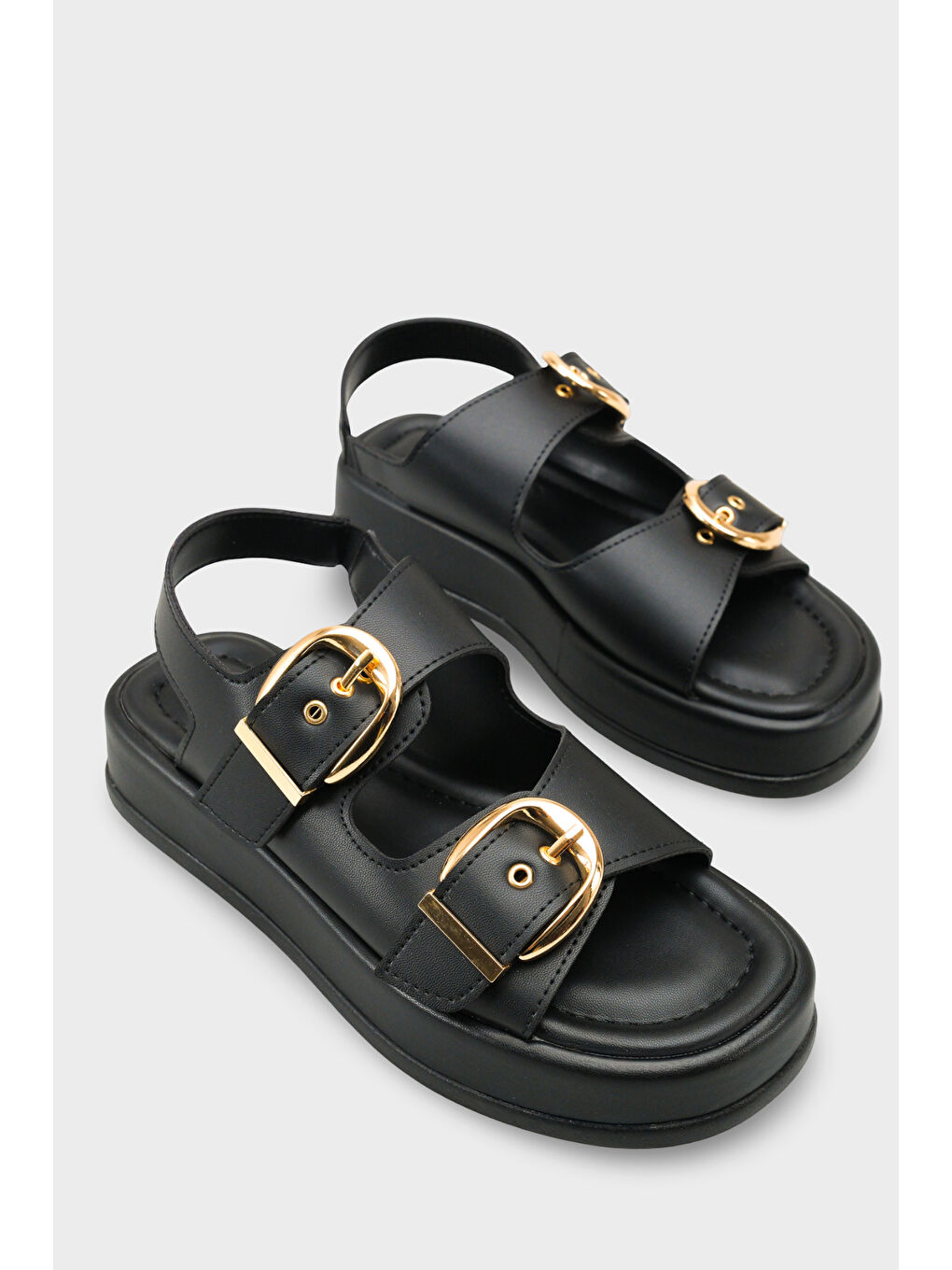 Siyah Cortney Dolgu Topuklu Çift Bantlı Tokalı Kadın Sandalet-1