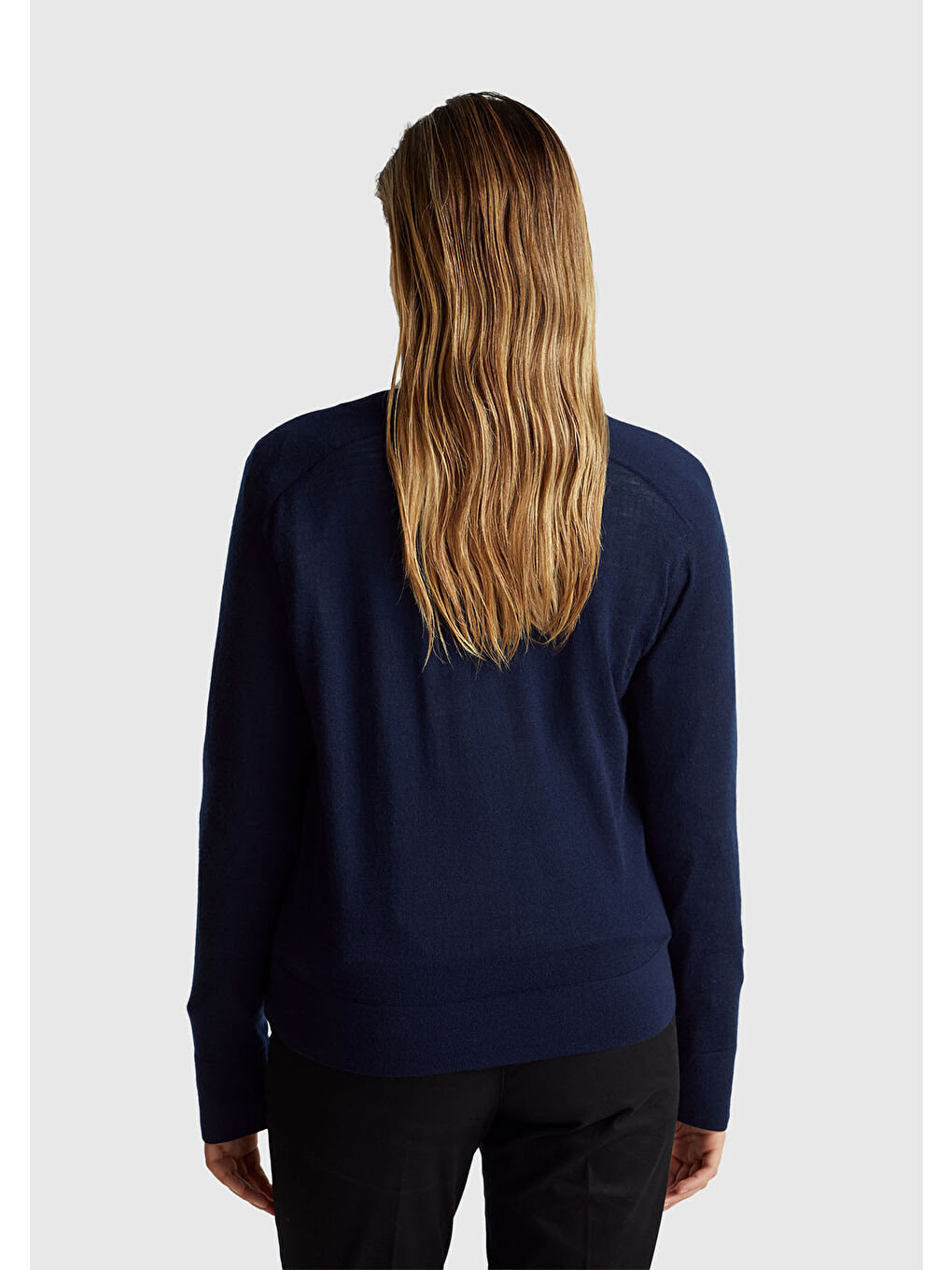 Kadın Lacivert %100 Yün Önü Cep Detaylı Düğmeli V Yaka Hırka-2