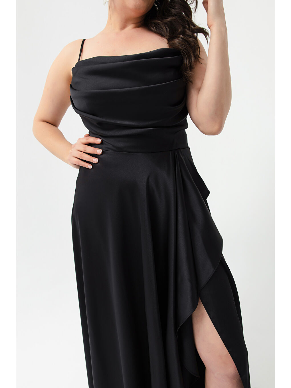 Kadın Siyah Volanlı Yırtmaçlı Büyük Beden Saten Abiye Mezuniyet Elbisesi-2