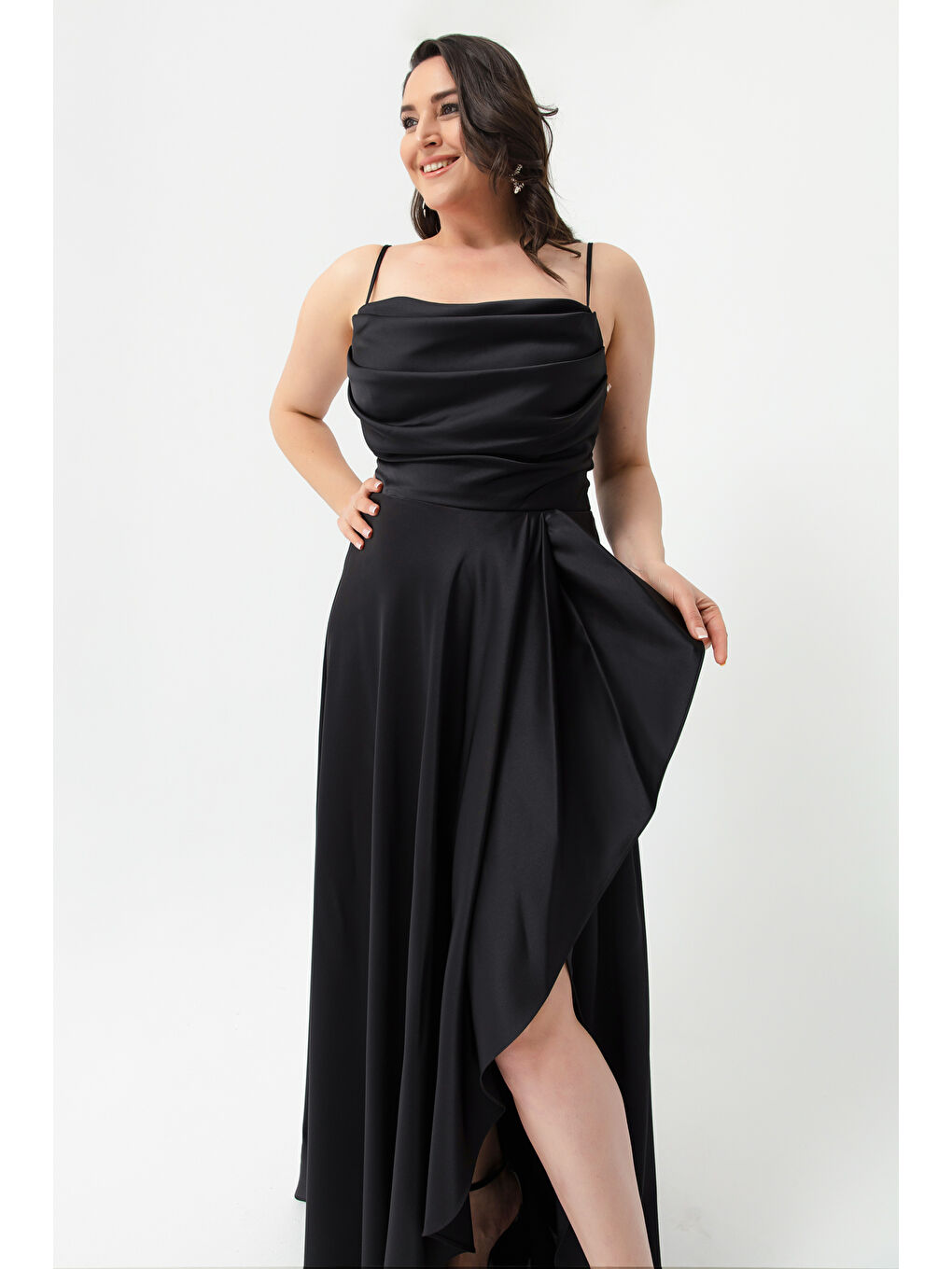 Kadın Siyah Volanlı Yırtmaçlı Büyük Beden Saten Abiye Mezuniyet Elbisesi-3