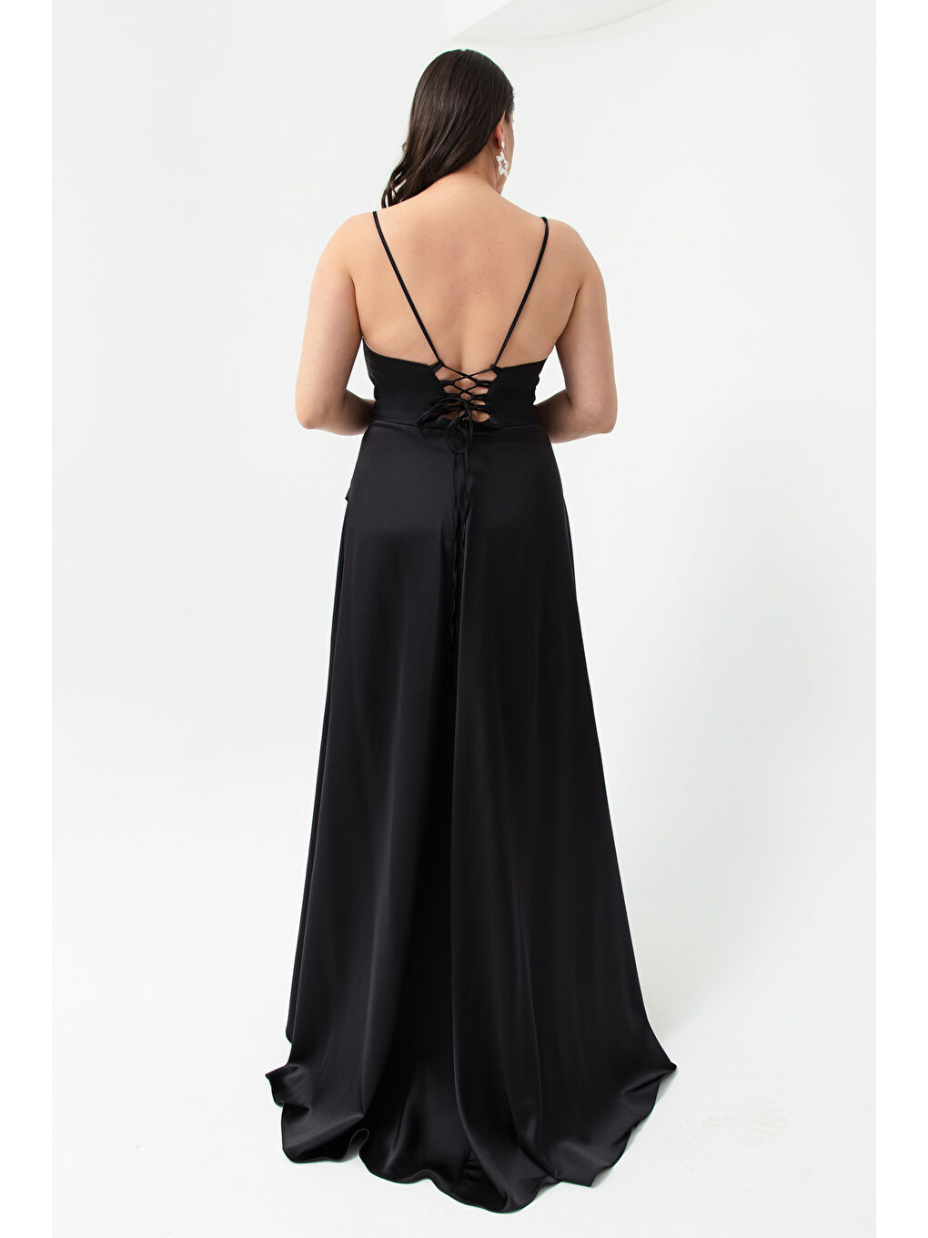 Kadın Siyah Volanlı Yırtmaçlı Büyük Beden Saten Abiye Mezuniyet Elbisesi-4