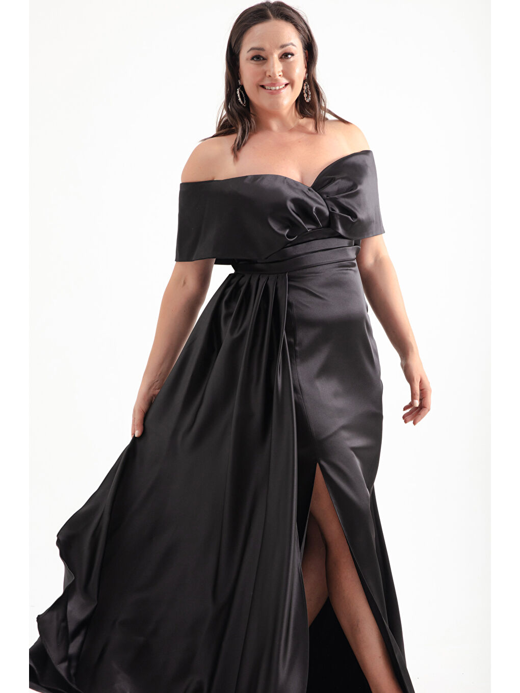 Kadın Siyah Kayık Yaka Yırtmaçlı Büyük Beden Uzun Abiye Elbise-1