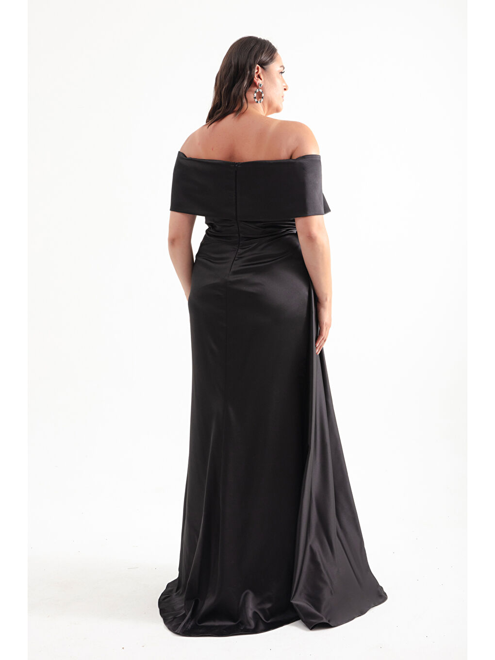 Kadın Siyah Kayık Yaka Yırtmaçlı Büyük Beden Uzun Abiye Elbise-4