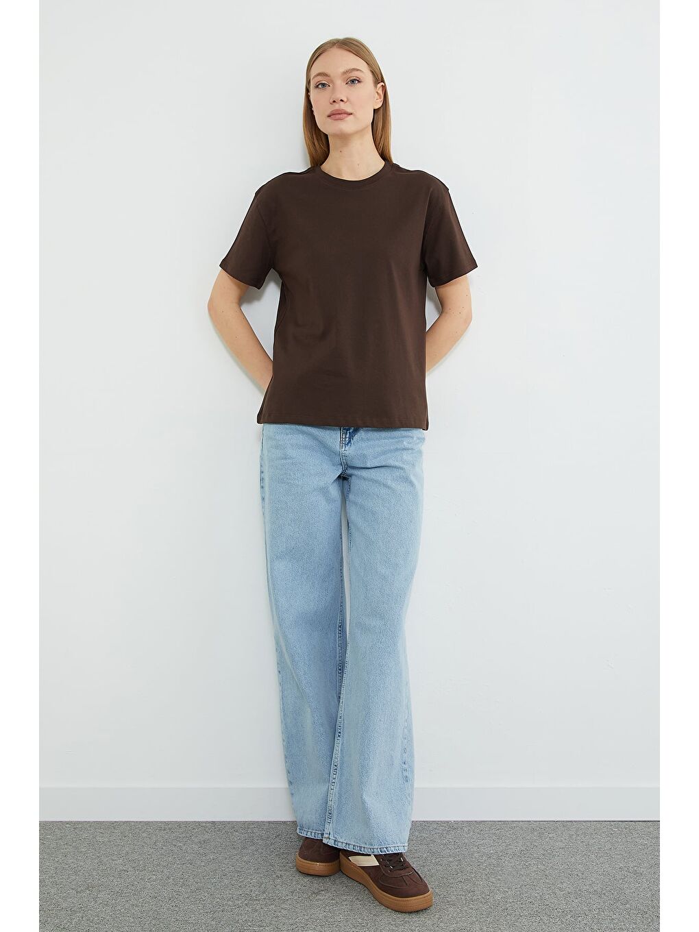 Kahverengi Basic Bisiklet Yaka Tişört-1