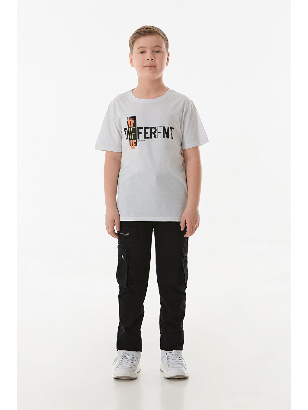 Beyaz %100 Pamuk Different Yazı Baskılı Bisiklet Yaka Erkek Çocuk Tişört-3