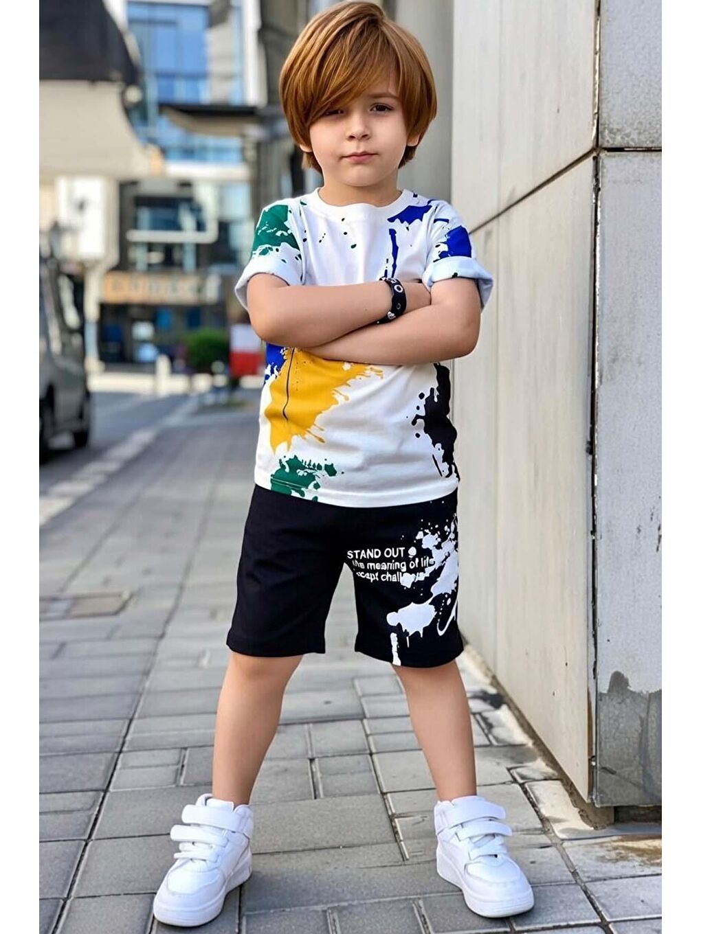 Erkek Çocuk Bisiklet Yaka Üzeri Renki Boya Desenli T-shirt Beli Lastikli Siyah Şortlu Takım-1