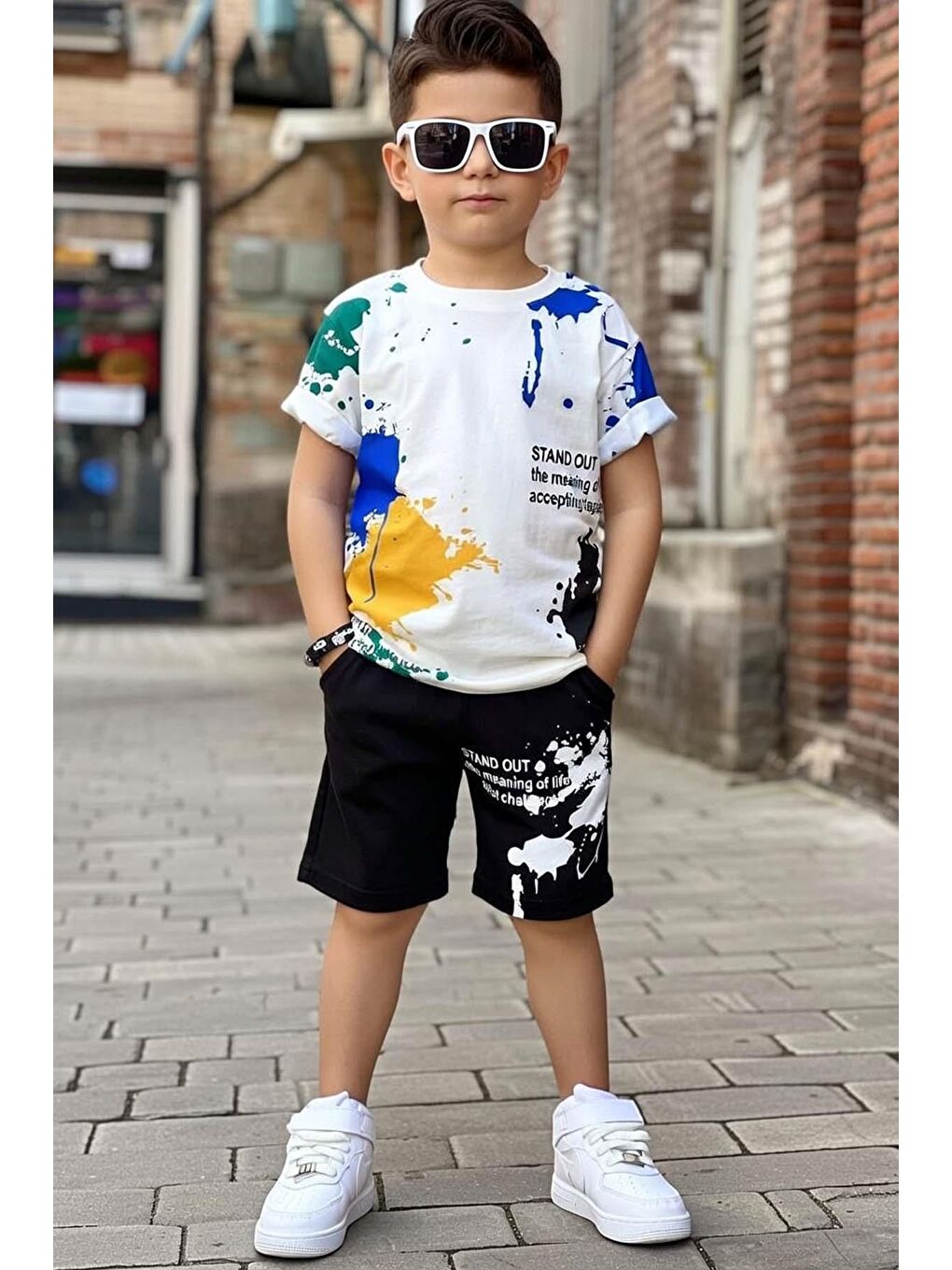 Erkek Çocuk Bisiklet Yaka Üzeri Renki Boya Desenli T-shirt Beli Lastikli Siyah Şortlu Takım-2