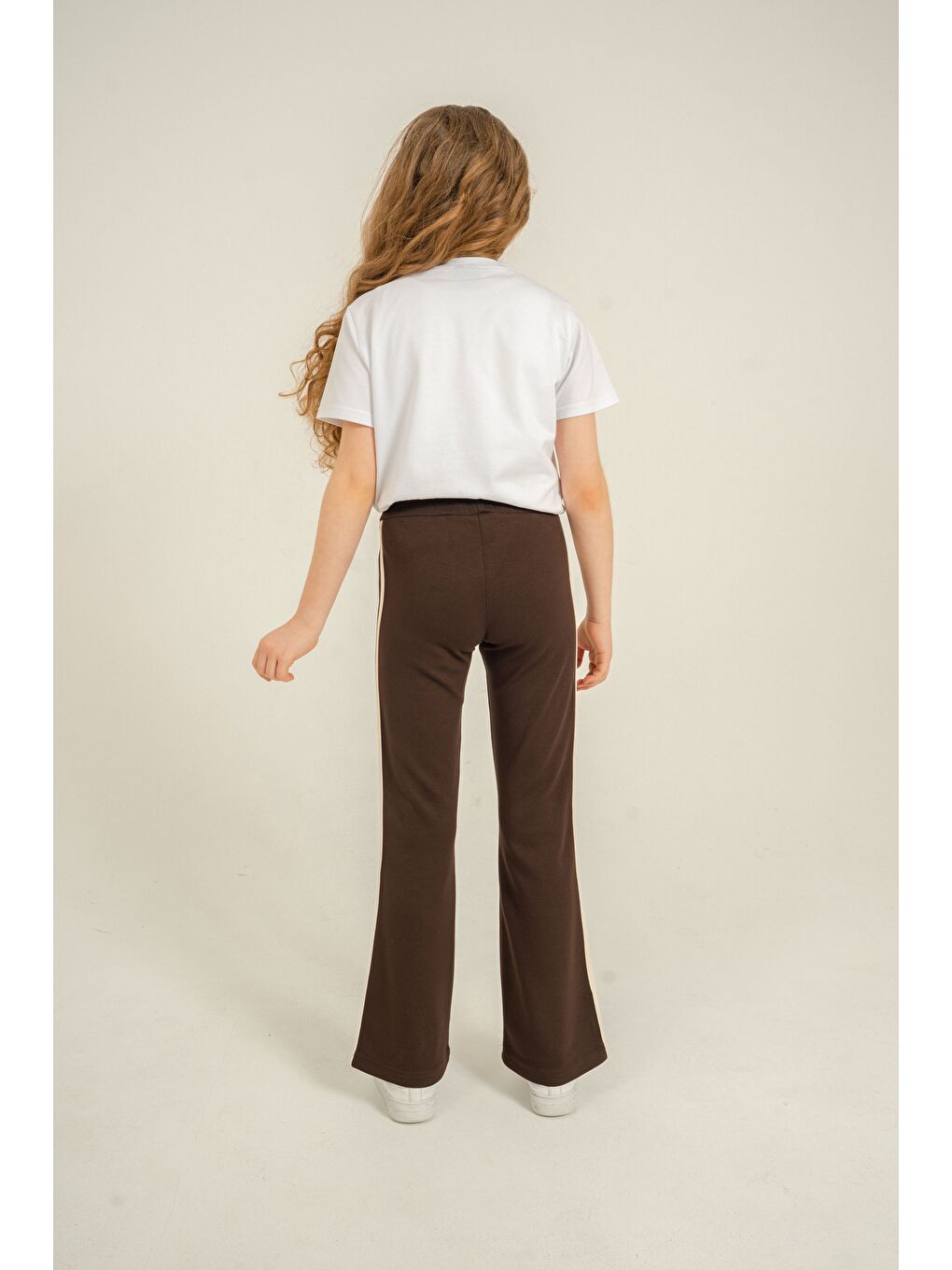 Kahverengi Geniş Paçalı Yanlar Biye Şeritli Yumuşak Dokulu - Comfort Kumaş Kız Çocuk Eşofman Altı-4