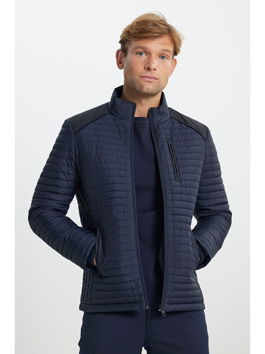 Erkek Lacivert Standart Fit Normal Kesim Kapitone Desenli Dik Yaka Fermuarlı Yan Cep Şişme Mont-2