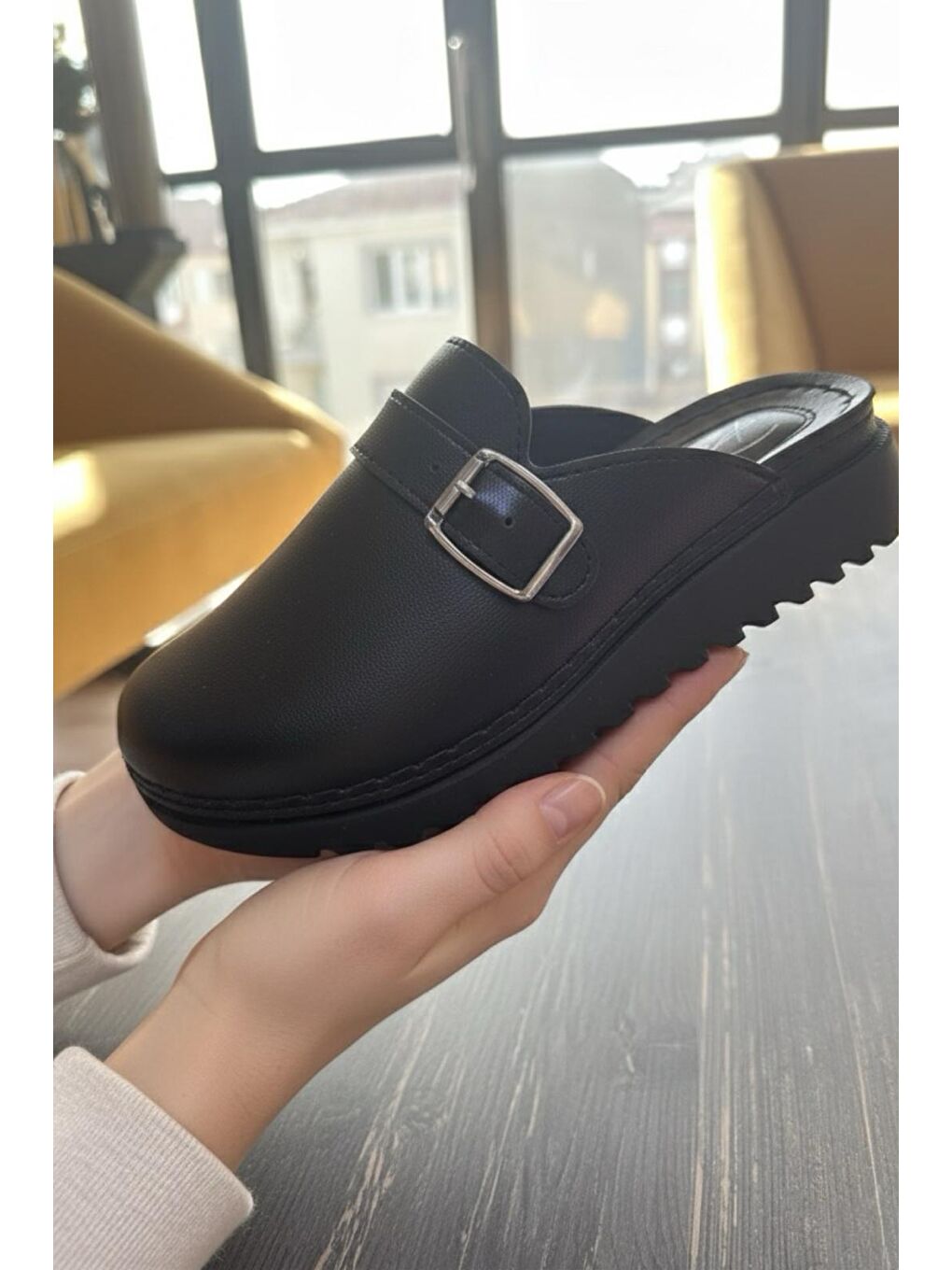 Siyah Prl 3102 Tokalı Ortopedik Yumuşak Hafif Taban Önü Kapalı Günlük Anne Kadın Terlik-1