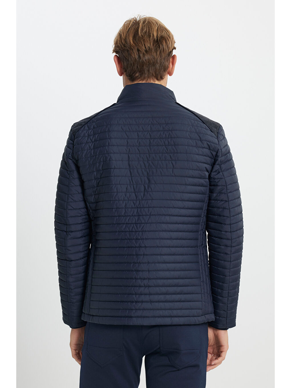 Erkek Lacivert Standart Fit Normal Kesim Kapitone Desenli Dik Yaka Fermuarlı Yan Cep Şişme Mont-5