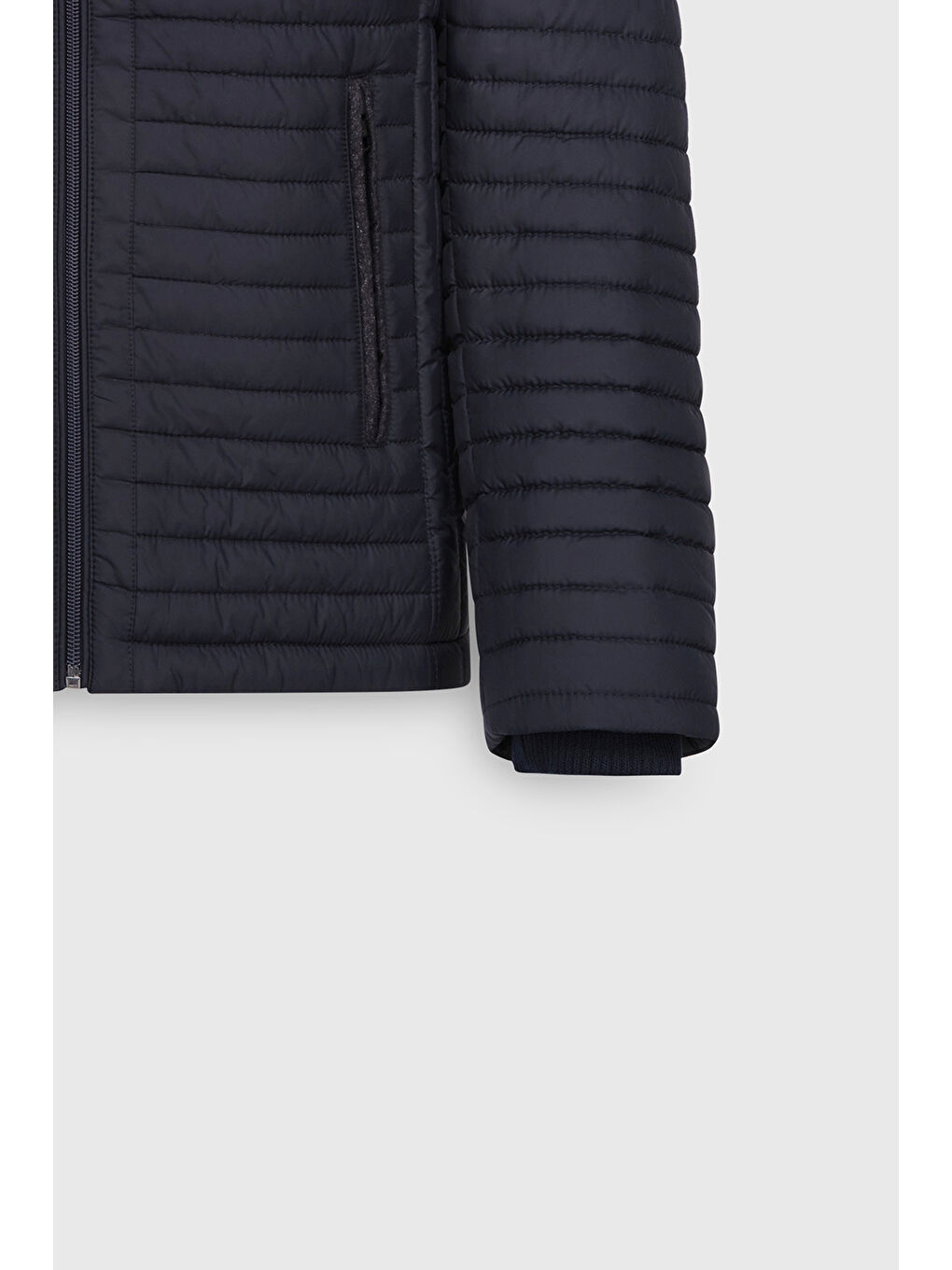 Erkek Lacivert Standart Fit Normal Kesim Kapitone Desenli Dik Yaka Fermuarlı Yan Cep Şişme Mont-8