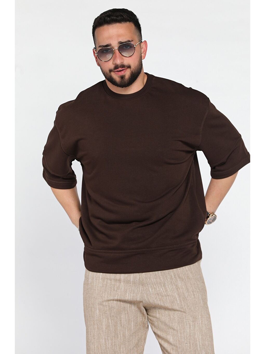 Kahverengi Erkek Bisiklet Yaka Dikiş Detaylı  Tişört