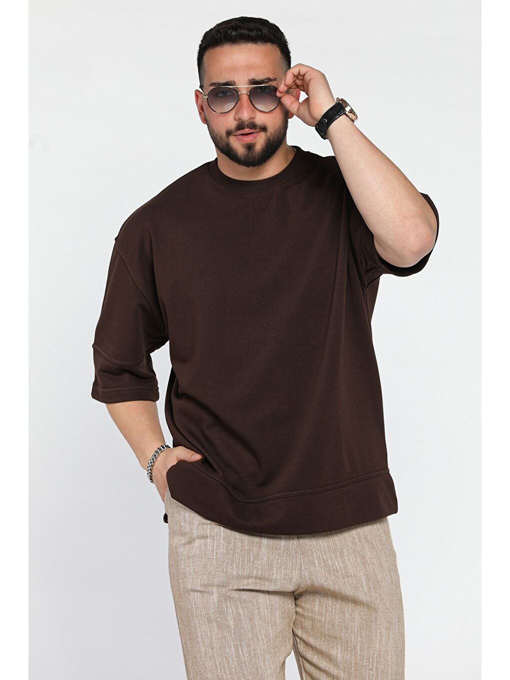 Kahverengi Erkek Bisiklet Yaka Dikiş Detaylı  Tişört-1