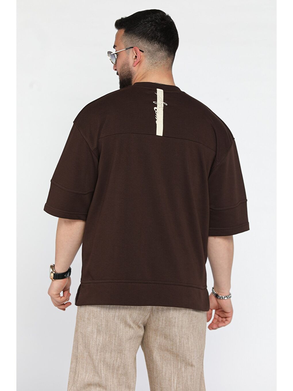 Kahverengi Erkek Bisiklet Yaka Dikiş Detaylı  Tişört-2