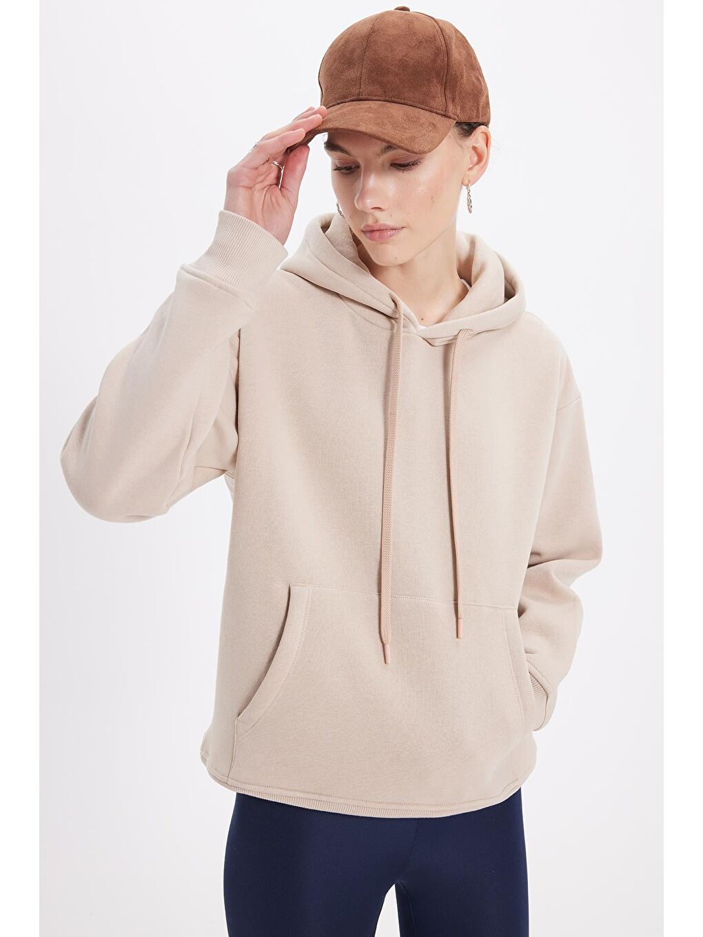 Kadın Oversize Geniş Kesim Pamuklu Yumuşak Dokulu İçi Polarlı Basic Bej Kapüşonlu Sweatshirt-1
