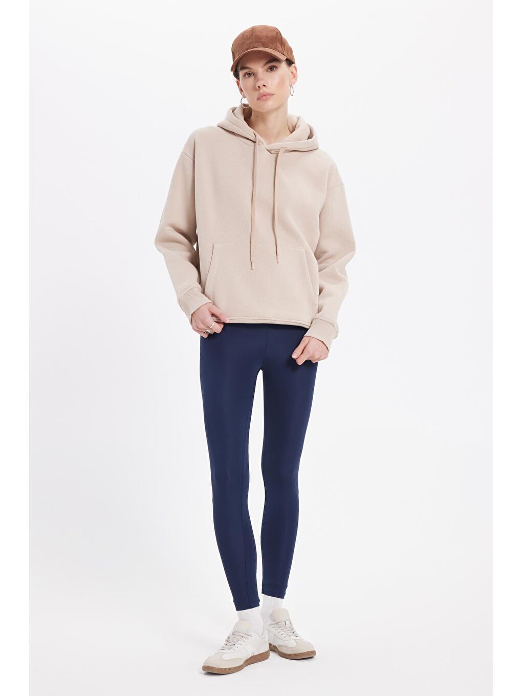 Kadın Oversize Geniş Kesim Pamuklu Yumuşak Dokulu İçi Polarlı Basic Bej Kapüşonlu Sweatshirt-3