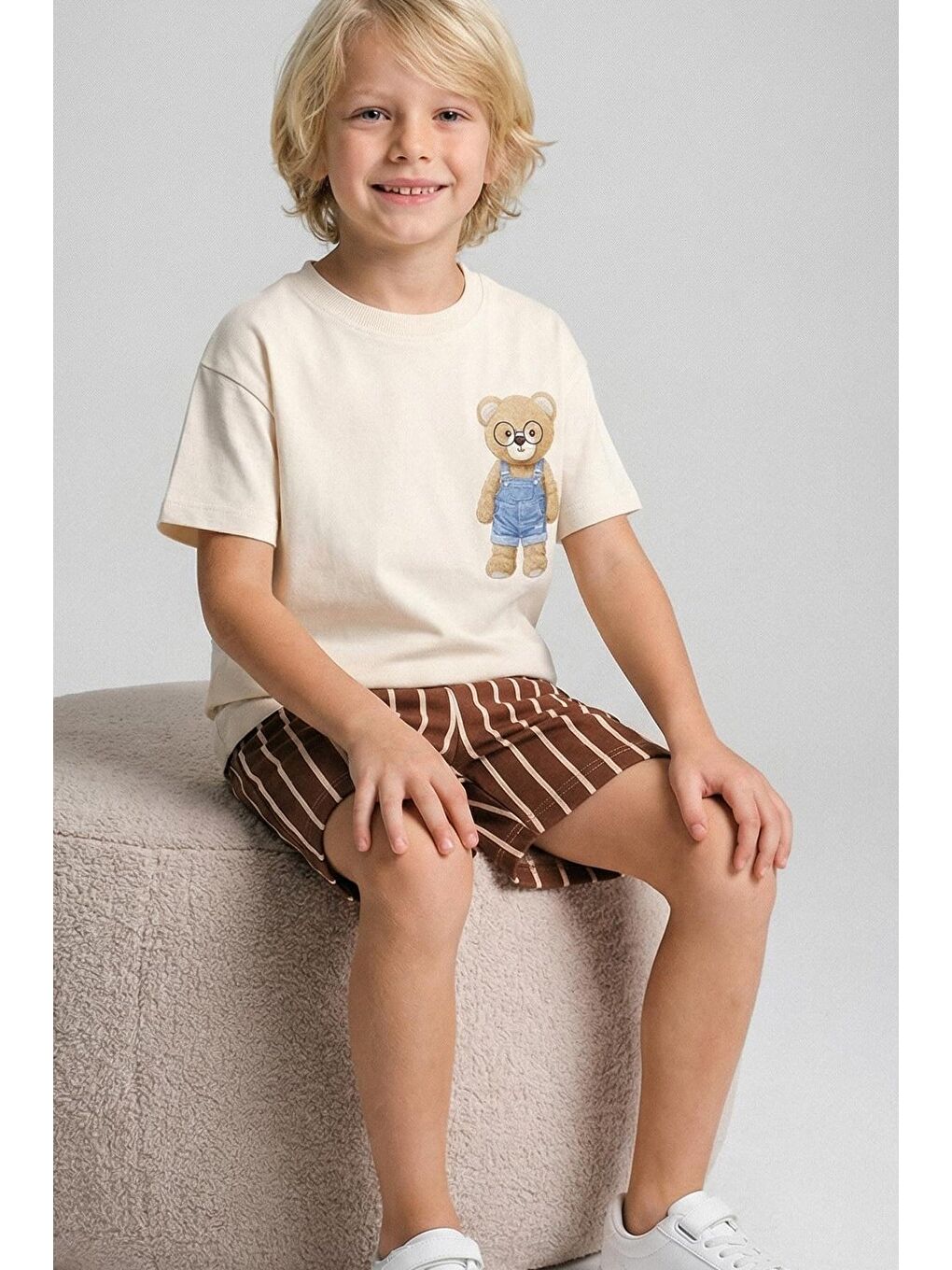 Bej Erkek Çocuk Pamuklu Ayıcık Baskılı T-Shirt Ve Çizgili Şort Alt Üst Takım