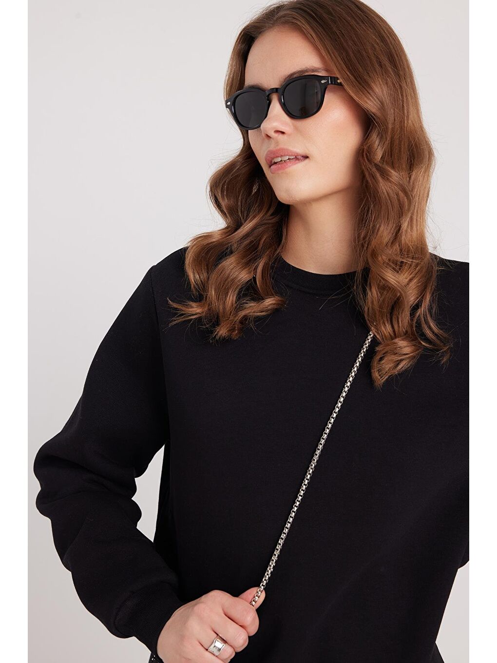 Kadın Oversize Geniş Kesim Pamuklu 3 İplik İçi Polarlı Basic Siyah Bisiklet Yaka Sweatshirt-1