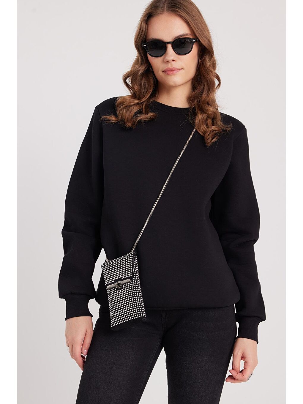 Kadın Oversize Geniş Kesim Pamuklu 3 İplik İçi Polarlı Basic Siyah Bisiklet Yaka Sweatshirt-4