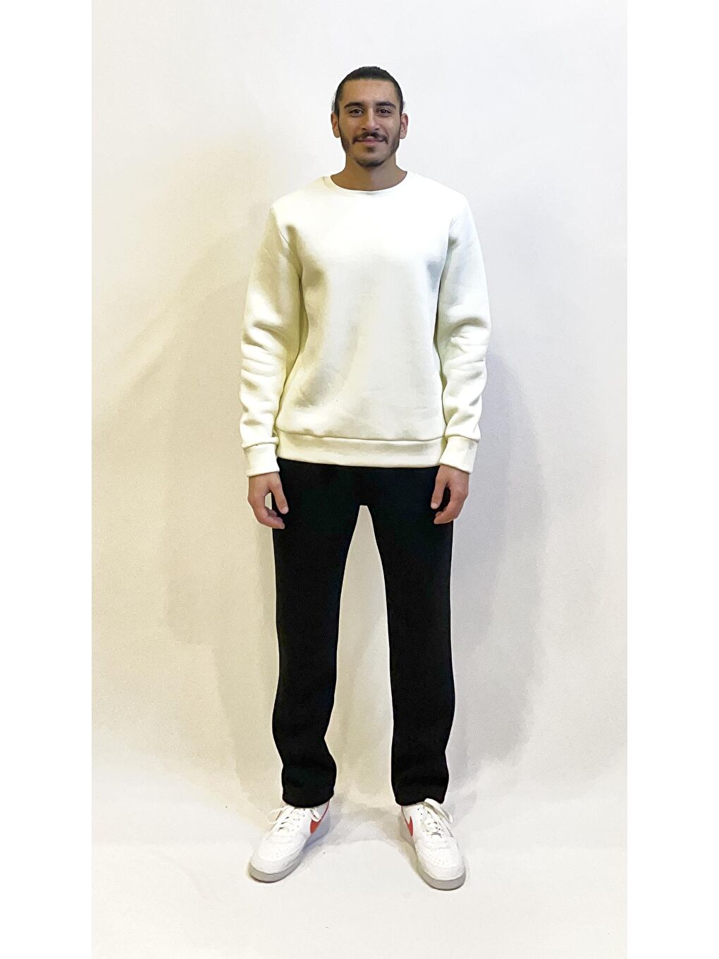 Ekru Erkek Bisiklet Yaka Regular Fit 3 İplik İçi Polarlı Kalın Sweatshirt SPR24SW36