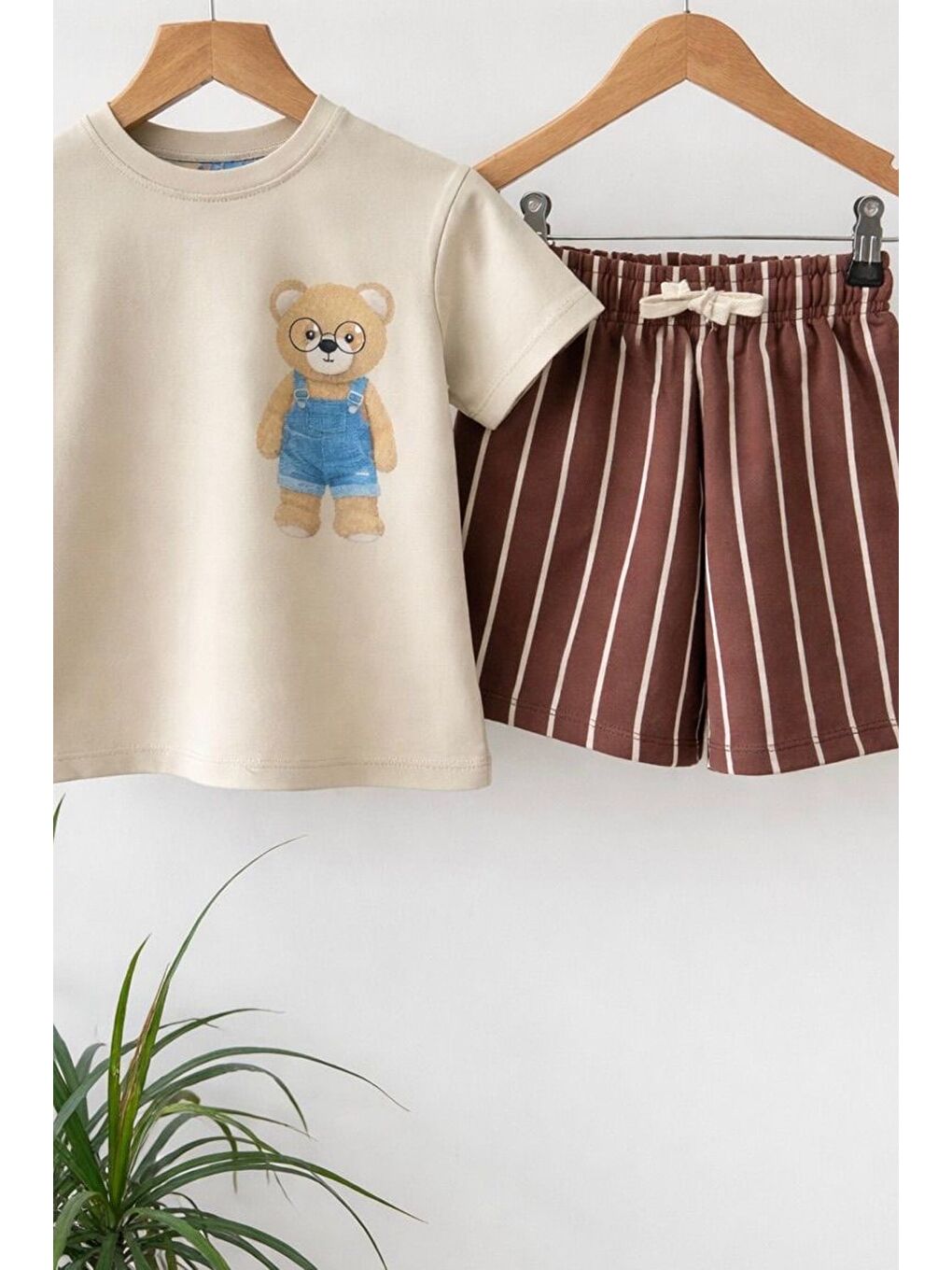 Bej Erkek Çocuk Pamuklu Ayıcık Baskılı T-Shirt Ve Çizgili Şort Alt Üst Takım-5
