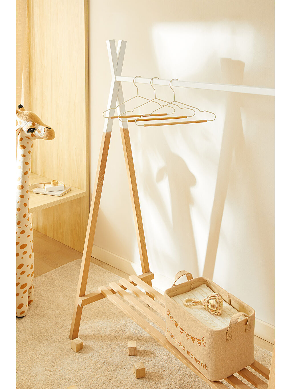 3'lü Ahşap Destekli Mat Beyaz Renk Kauçuk Kaplamalı Metal Çocuk Giysi Askısı 18 x 32 x 0.3 cm-2