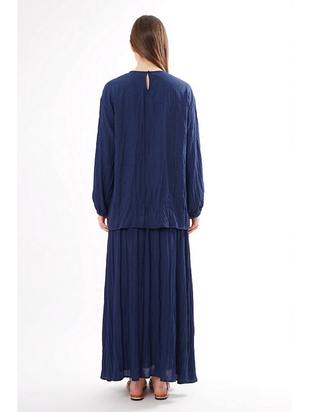 Tuniğin Önü Tahta Aksesuar ve Pile Detaylı Cupra Etekli Takım 929 Lacivert-2