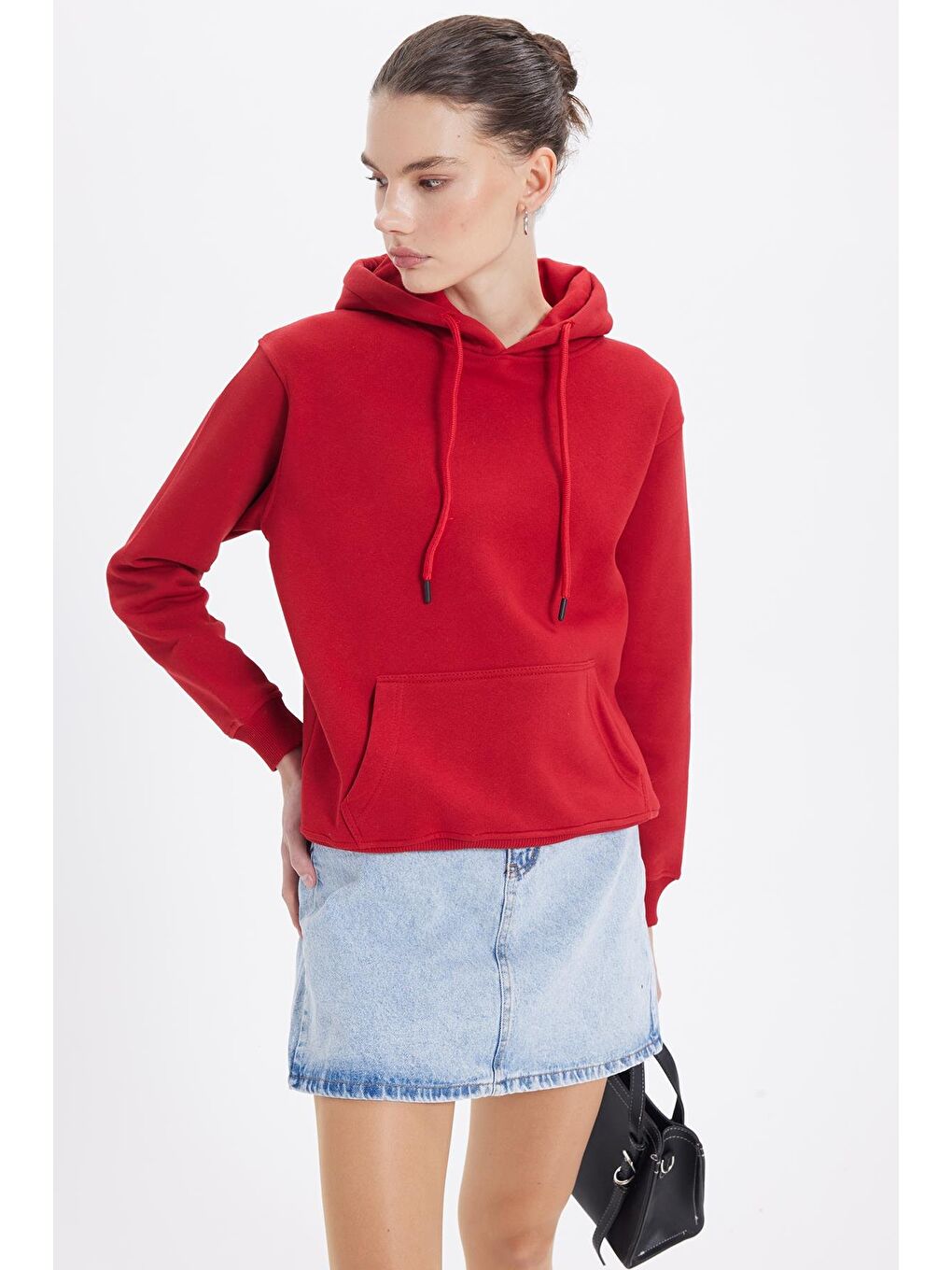 Kadın Relax Fit Rahat Kesim Pamuklu Kapüşonlu Kanguru Cepli Kırmızı Sweatshirt-1