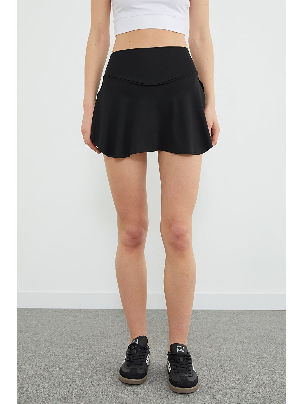 Siyah Beli Lastikli Şortlu Tenis Eteği-4