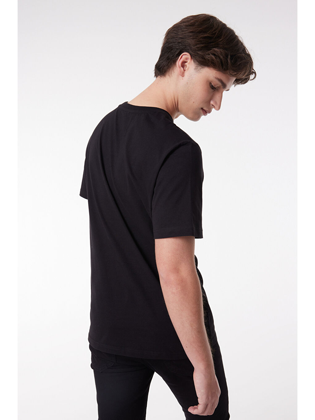 Regular Fit Normal Kesim %100 Pamuk Bisiklet Yaka Siyah Tişört-3