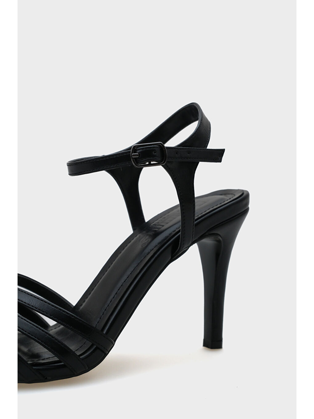 Siyah Corri Topuklu Kafes Örgülü Bilekten Bantlı Kadın Sandalet-4